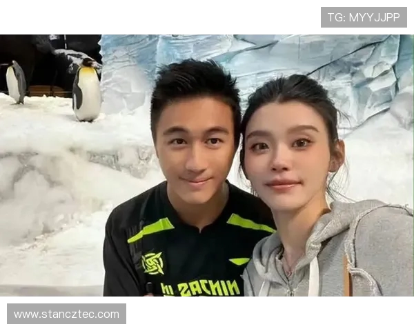 嫂子颜值爆表何猷君携妻儿共庆揭幕战与孩子生日欢乐时光